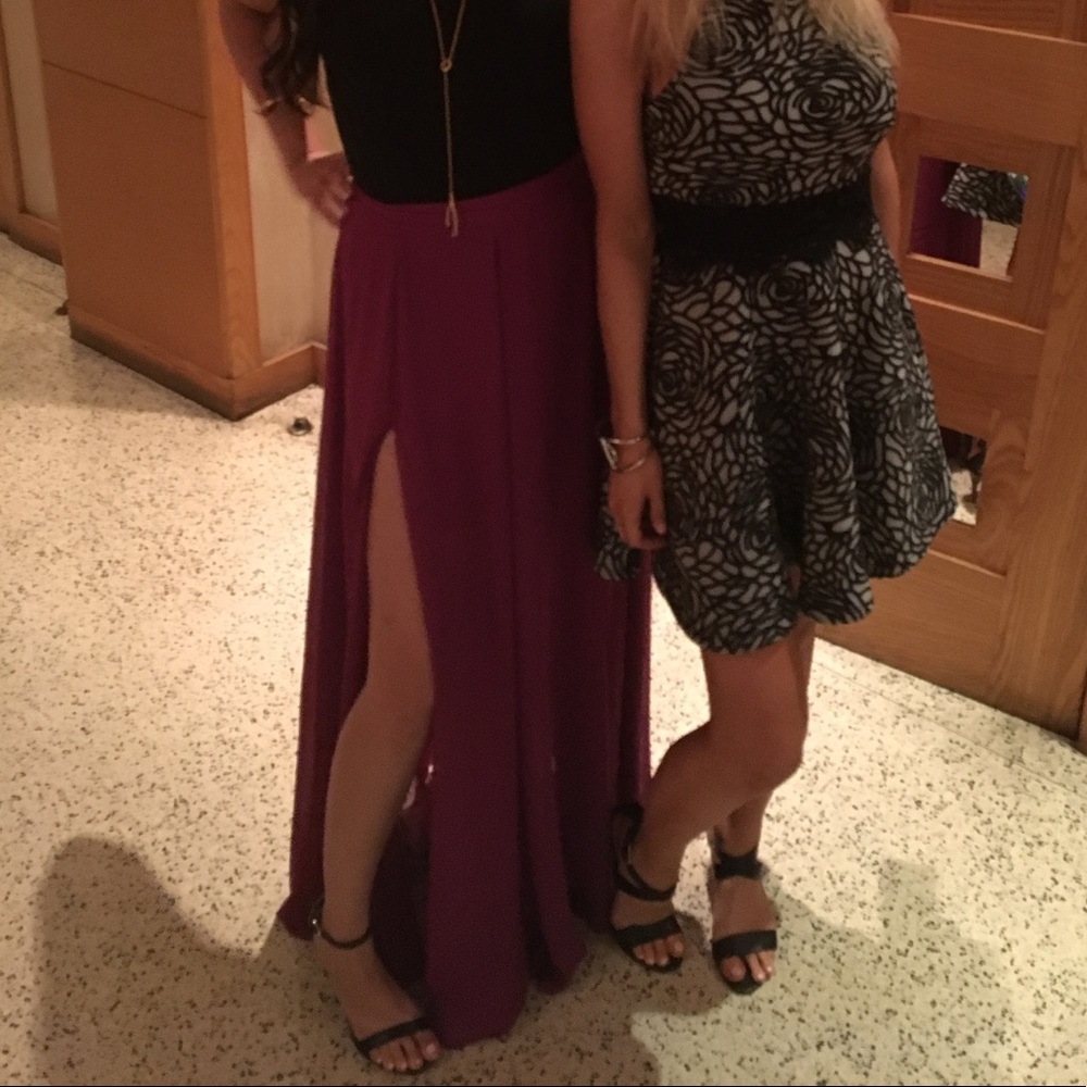 Maxi skirt w/ slit